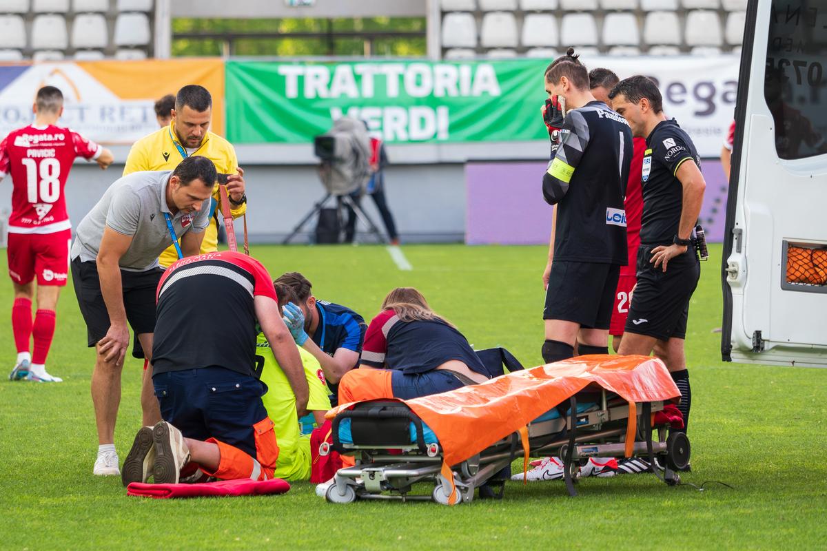 Luca Mihai, accidentare în Dinamo - Poli Iași 1-0