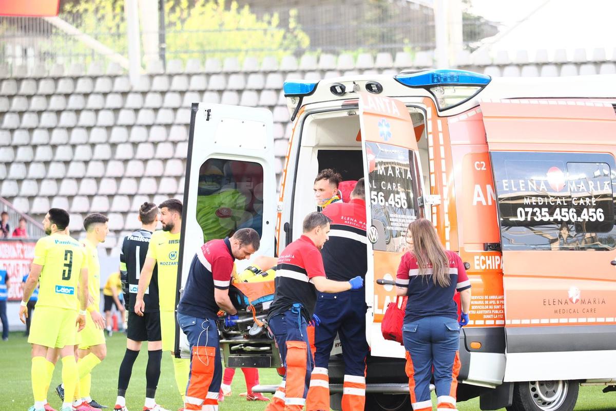 De asta l-a cauționat Ovidiu Hațegan pe Homawoo! Ce a scris arbitrul în raportul de joc, despre faultul din Dinamo - Poli Iași