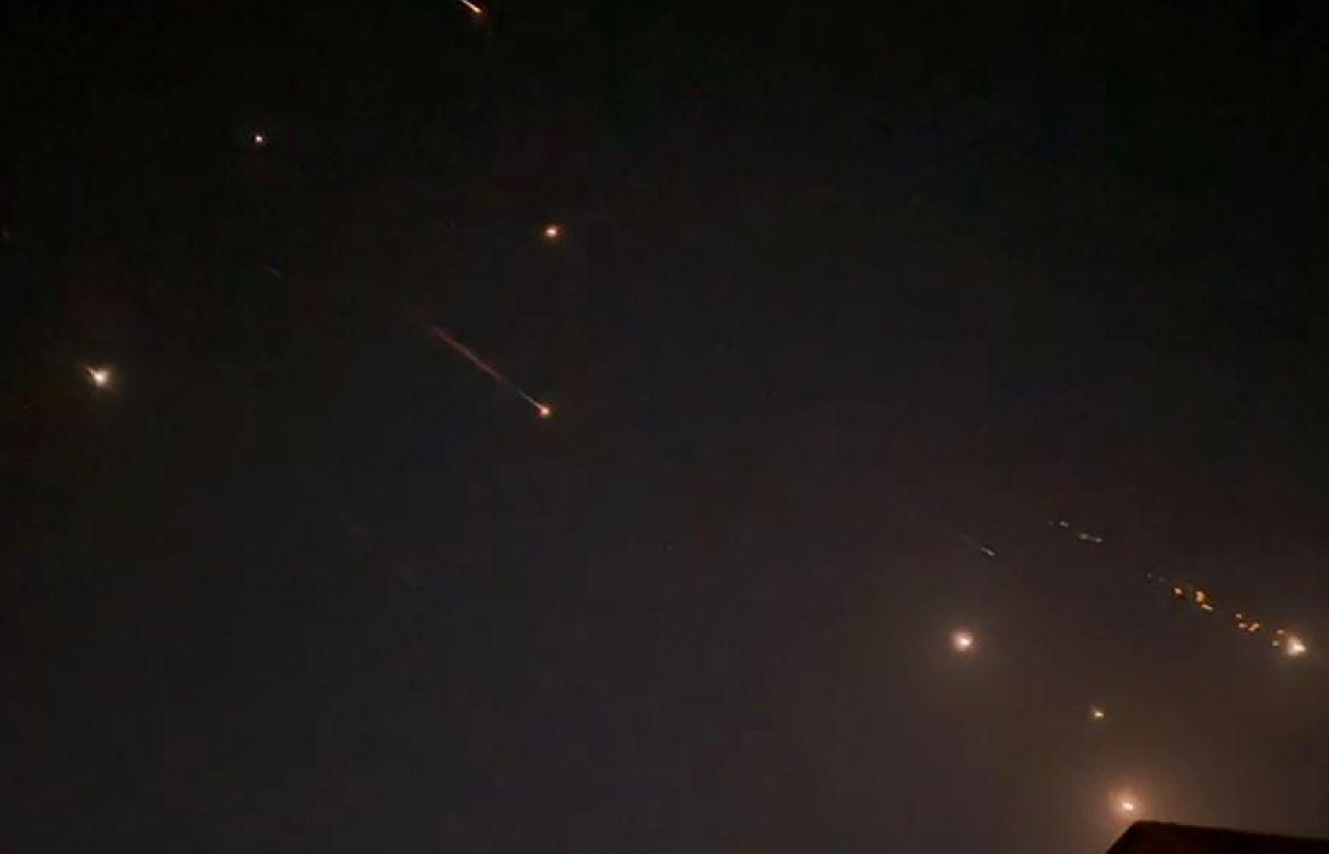 Iran a atacat Israel cu drone, rachete de croazieră și balistice