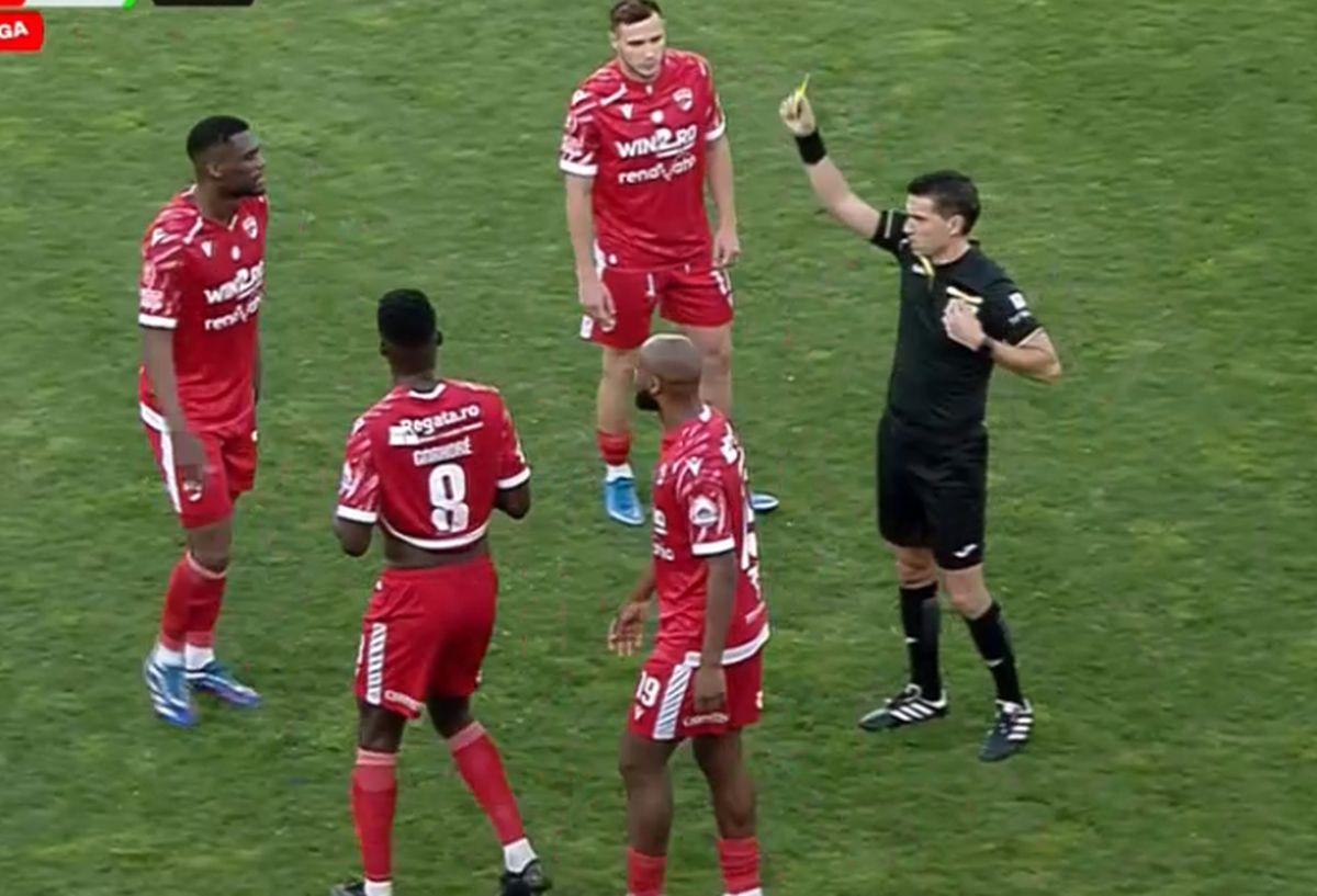 Milostiv cu Dinamo, neiertător cu ieșenii » Hațegan a judecat diferit două faze delicate în Dinamo - Poli Iași: verdictul specialistului