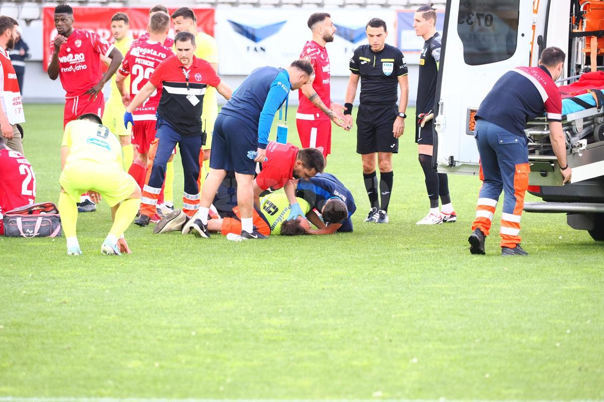 Clipe înspăimântătoare sub ochii copiilor, la Dinamo - Poli Iași » Mama fotbalistului lăsat lat de Homawoo, în lacrimi la ușile ambulanței