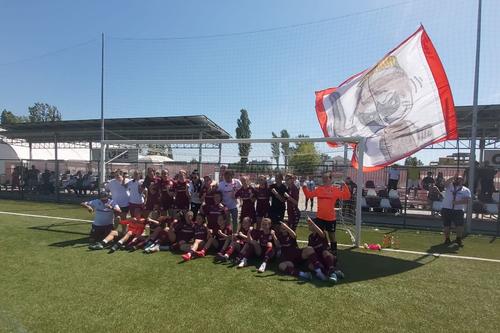 Rapid sărbătorește prima promovare, la feminin. Foto: Marius Mărgărit