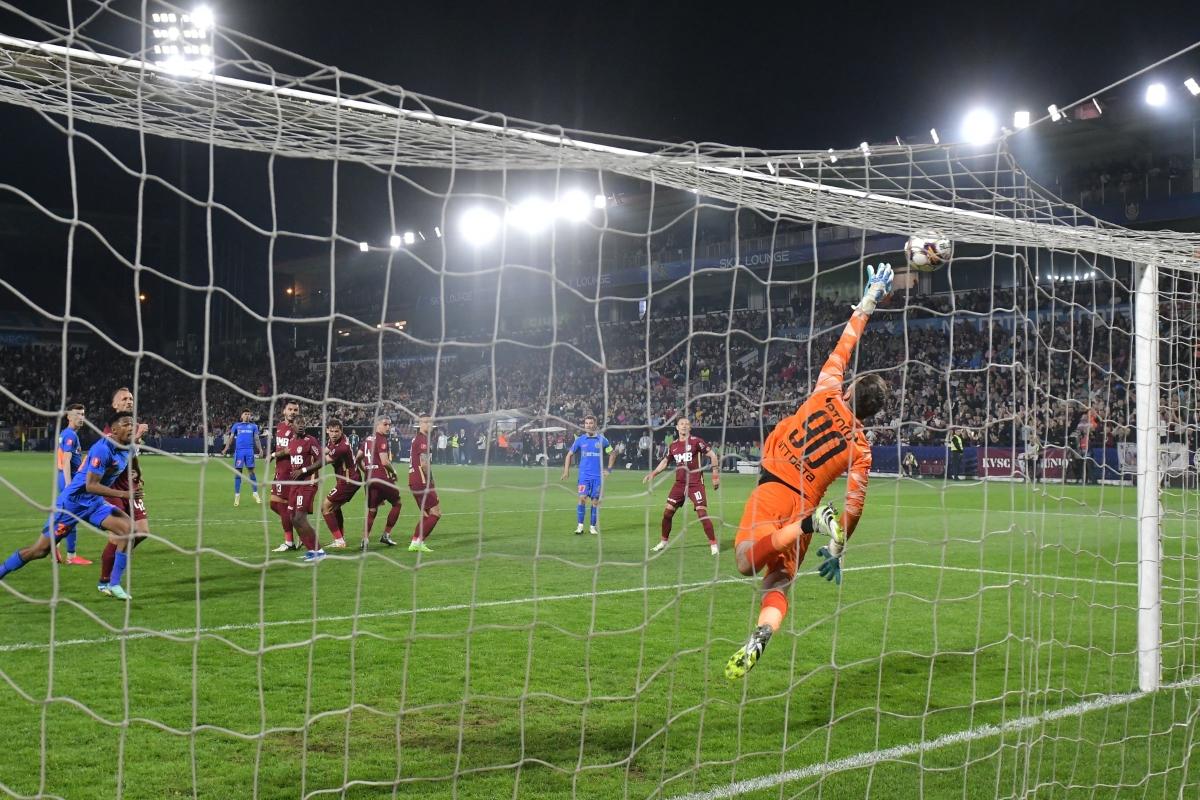 Cu cine s-a fotografiat Florinel Coman la 5 dimineața: „Numărul 1!”