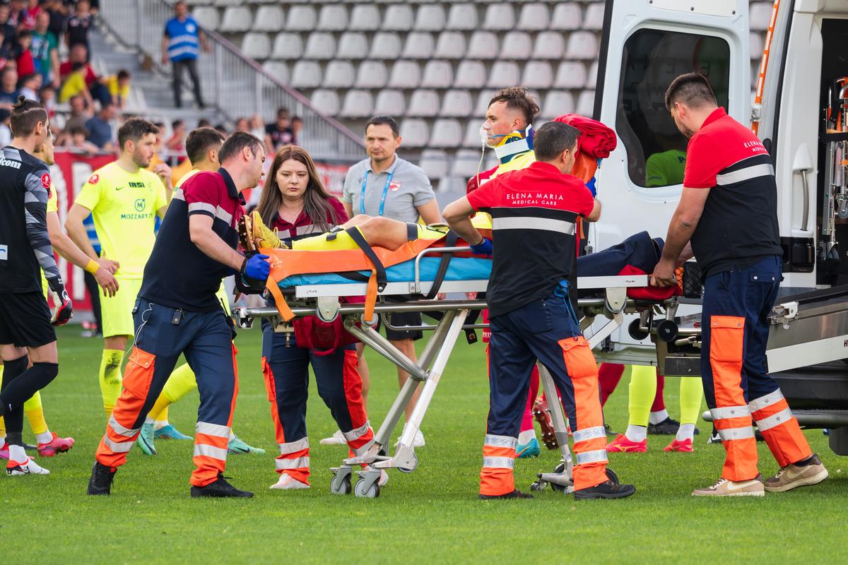Luca Mihai, accidentare în Dinamo - Poli Iași 1-0