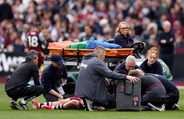 Momente de panică și în Premier League » Medicii s-au chinuit minute bune să îl resusciteze