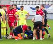 Medicii îi acordă primul ajutor lui Luca Mihai Foto: Ionuț Iordache (gsp.ro)