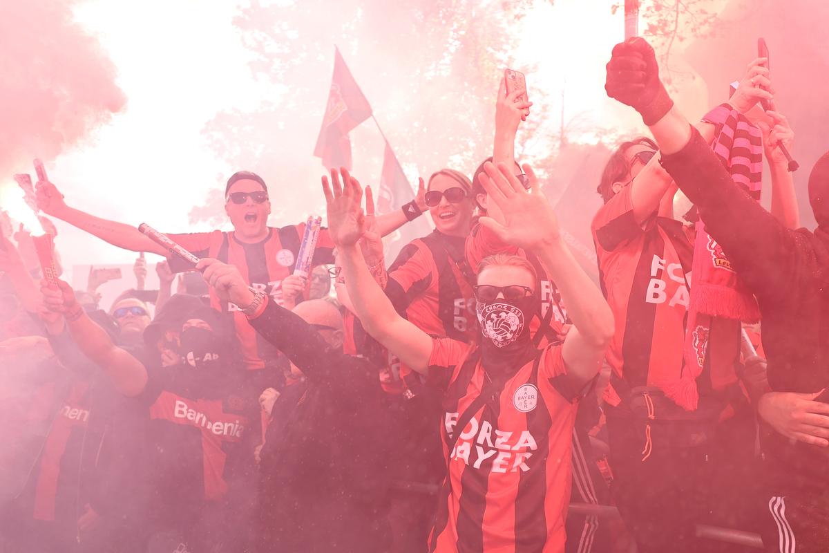 Fanii lui Bayer Leverkusen înainte de meciul cu Werder