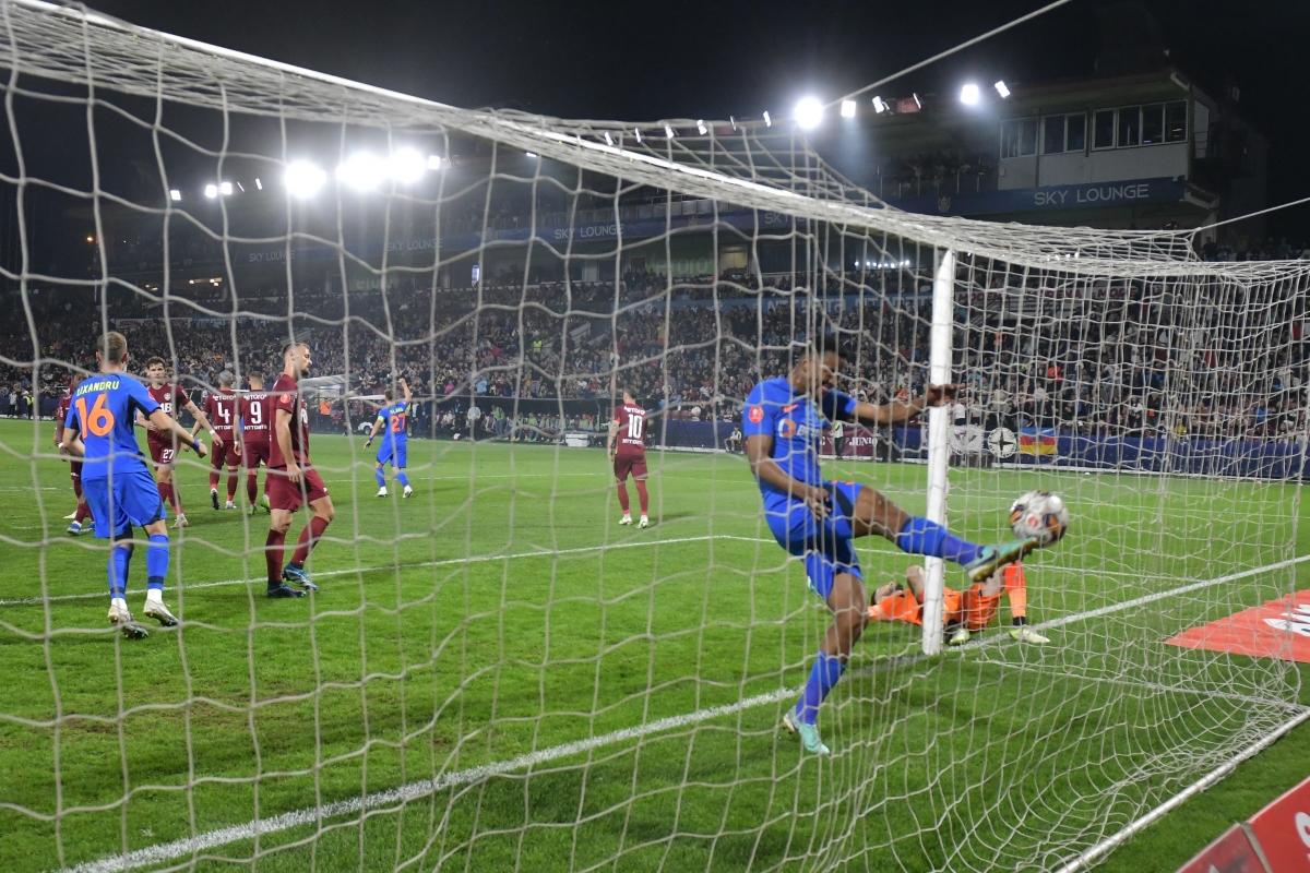 Imagine spectaculoasă surprinsă de fotoreporterul GSP » Cum i-au făcut Târnovanu și Florinel Coman fericiți pe copiii din Cluj-Napoca