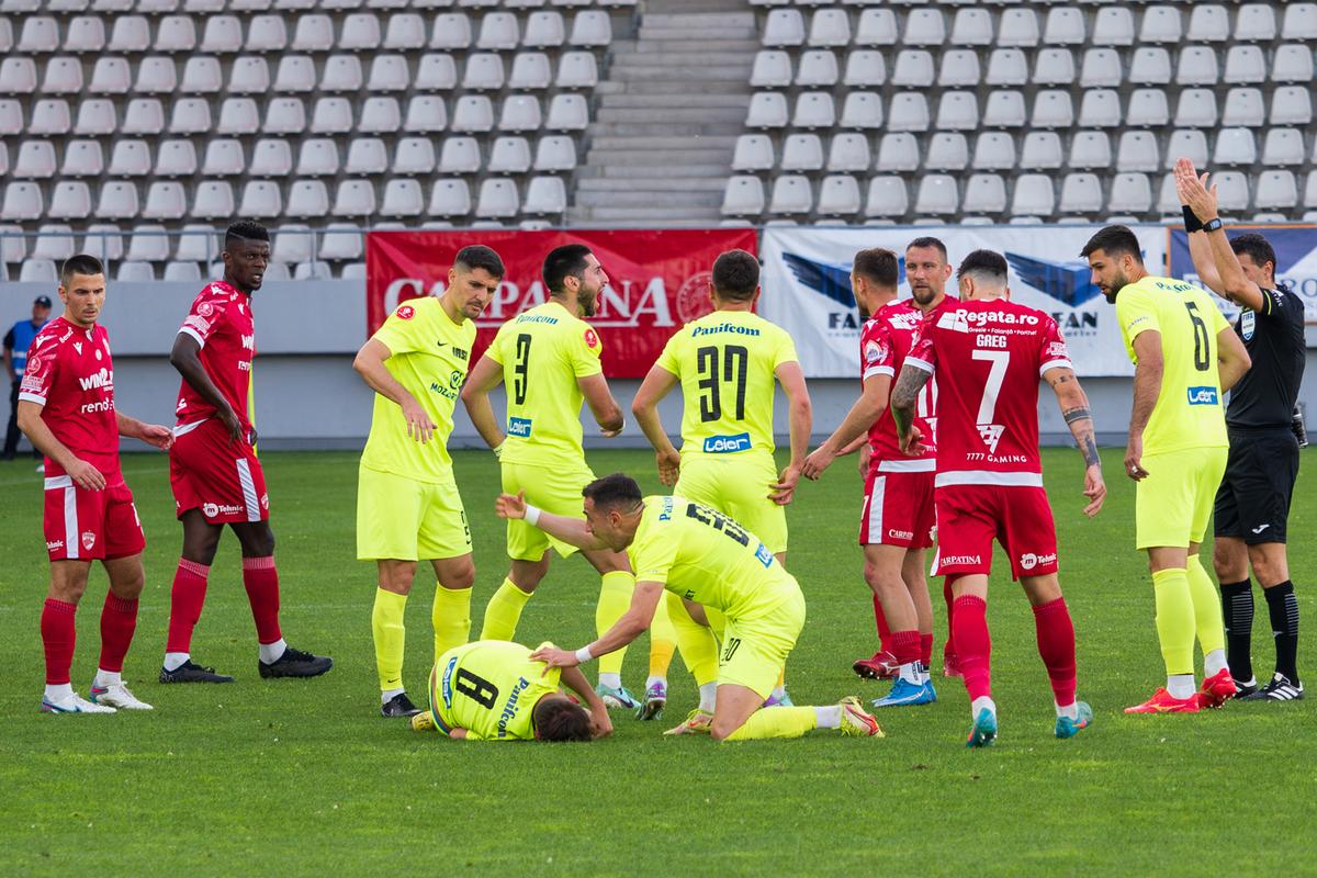 Luca Mihai, accidentare în Dinamo - Poli Iași 1-0