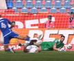 Gafă de curtea școlii în FC Botoșani - FCU Craiova » Portarul oltenilor s-a făcut de râs și a luat un gol de „Cascadorii râsului”