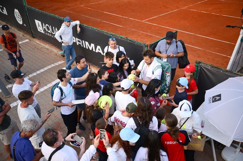 Stan Wawrinka autografe după antrenament Țiriac Open 2024 Foto: Raed Krishan (GSP)