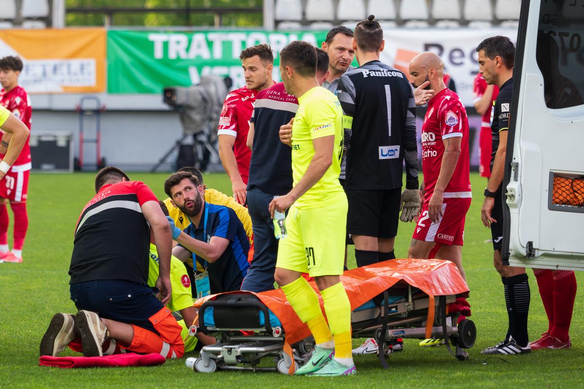 „Multiple fracturi craniene” » Prim diagnostic CRUNT la spital pentru Luca Mihai, după intrarea violentă a lui Homawoo. Doctorii vor să sesizeze Poliția!