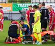 Medicii îi acordă primul ajutor lui Luca Mihai Foto: Ionuț Iordache (gsp.ro)