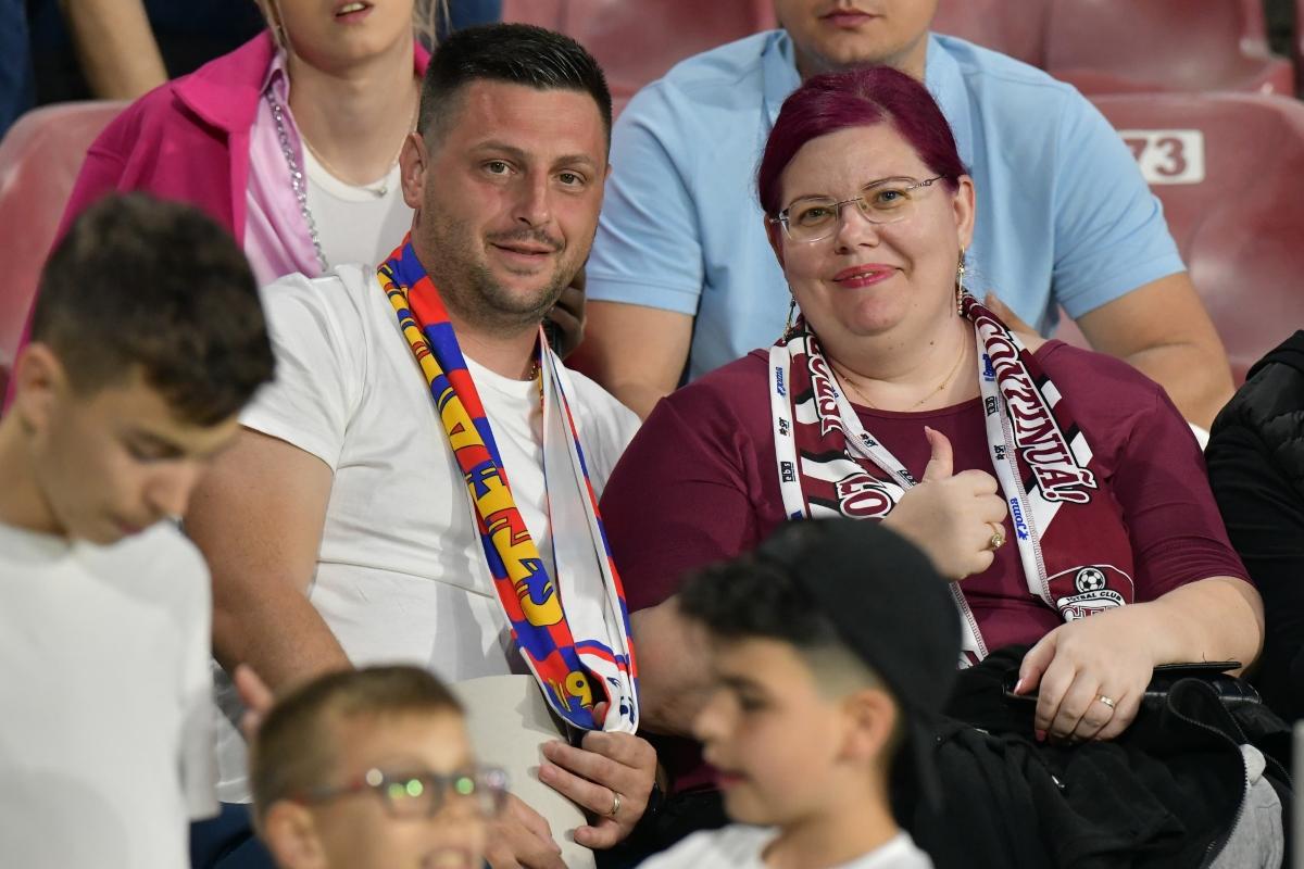 Imagine spectaculoasă surprinsă de fotoreporterul GSP » Cum i-au făcut Târnovanu și Florinel Coman fericiți pe copiii din Cluj-Napoca