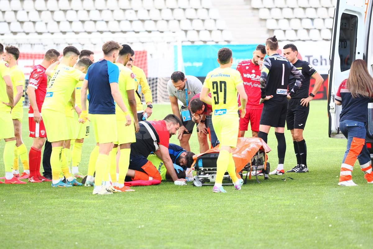 Clipe înspăimântătoare sub ochii copiilor, la Dinamo - Poli Iași » Mama fotbalistului lăsat lat de Homawoo, în lacrimi la ușile ambulanței