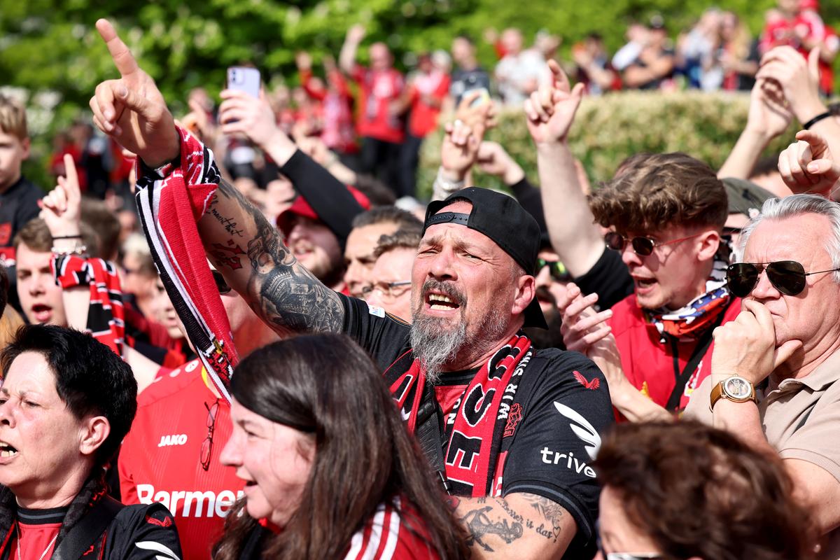 Fanii lui Bayer Leverkusen înainte de meciul cu Werder
