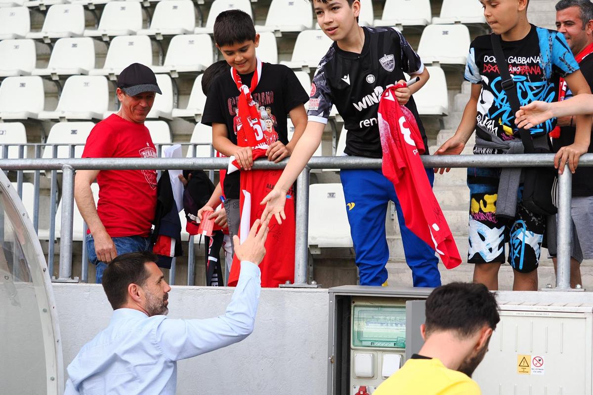 Revenirea „Pitbull-ului”, izbucnirea lui Caparco și ultrașii „falși”: „Din cauza voastră arde cămașa pe noi!” » 10 informații de pe stadion, înainte de Dinamo - Poli Iași