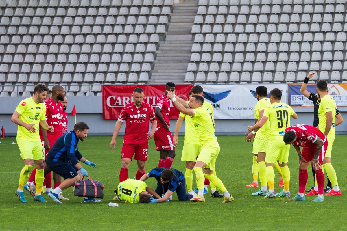 Legătura specială dintre Luca Mihai, jucătorul accidentat grav de Homawoo, și Dinamo