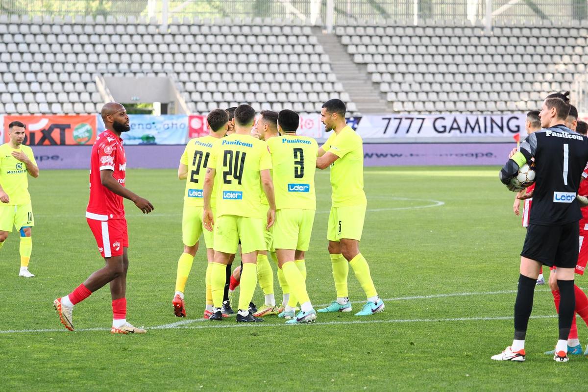 Dinamo s-a salvat cu Bani și urcă pe loc de baraj » „Câinii” au dat lovitura abia în prelungiri în fața ieșenilor lăsați în 10 oameni de Hațegan din minutul 20