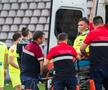 Luca Mihai e urcat în ambulanță având mască de oxigen la gură Foto: Ionuț Iordache (gsp.ro)