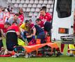 Medicii îi acordă primul ajutor lui Luca Mihai Foto: Ionuț Iordache (gsp.ro)
