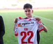 Liderul PCH Junior a primit un tricou special