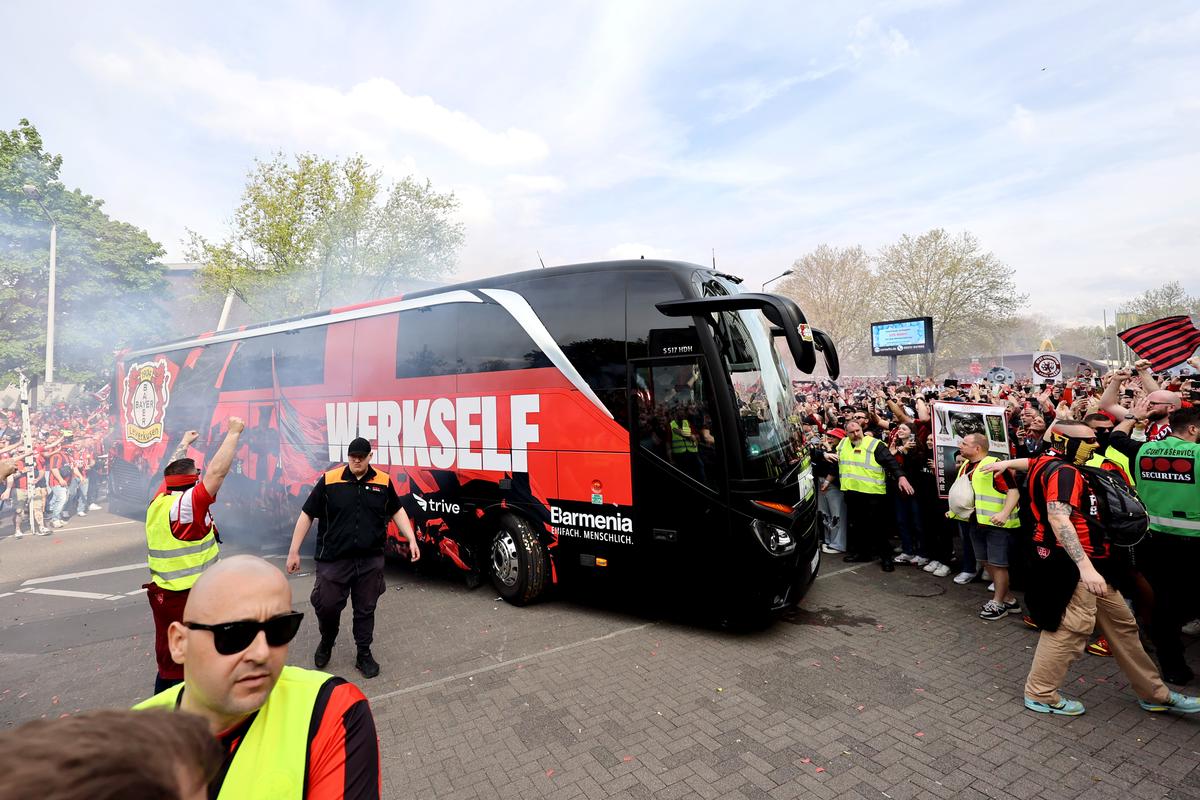 Fanii lui Bayer Leverkusen înainte de meciul cu Werder