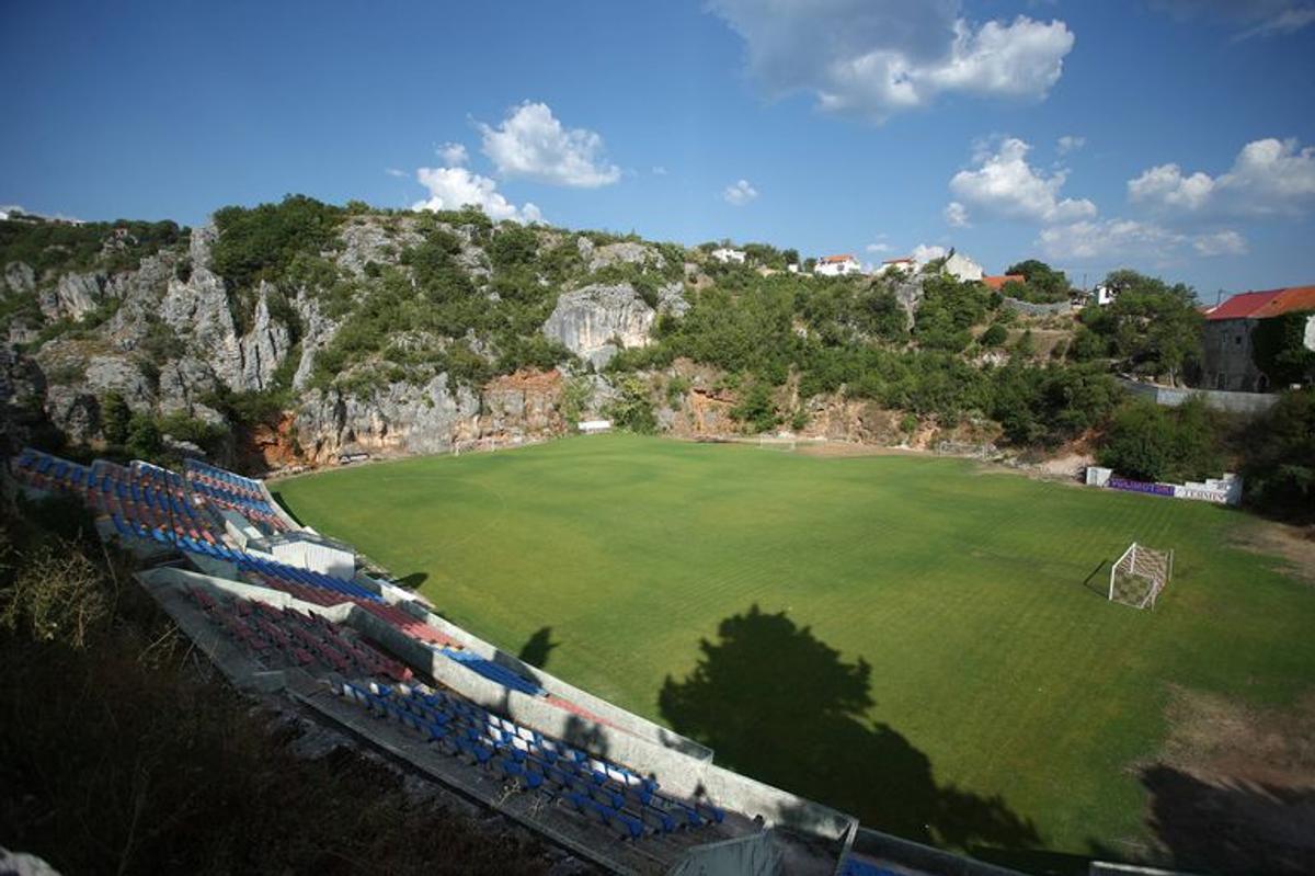 Stadioanele unice ale lumii: lângă aisberguri și vulcani sau printre trenuri  » Arena bizară dedicată regelui țării