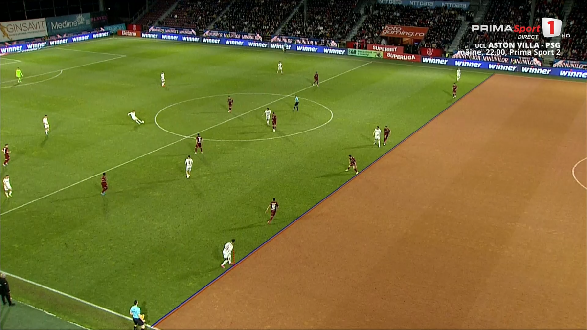 Fază controversată în CFR Cluj - Rapid » Arbitrul l-a eliminat pentru simulare în minutul 70, dar a schimbat decizia după VAR! Verdictul specialistului