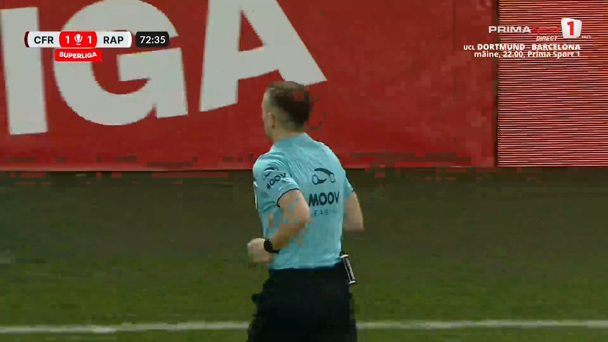 Fază controversată în CFR Cluj - Rapid » Arbitrul l-a eliminat pentru simulare în minutul 70, dar a schimbat decizia după VAR! Verdictul specialistului