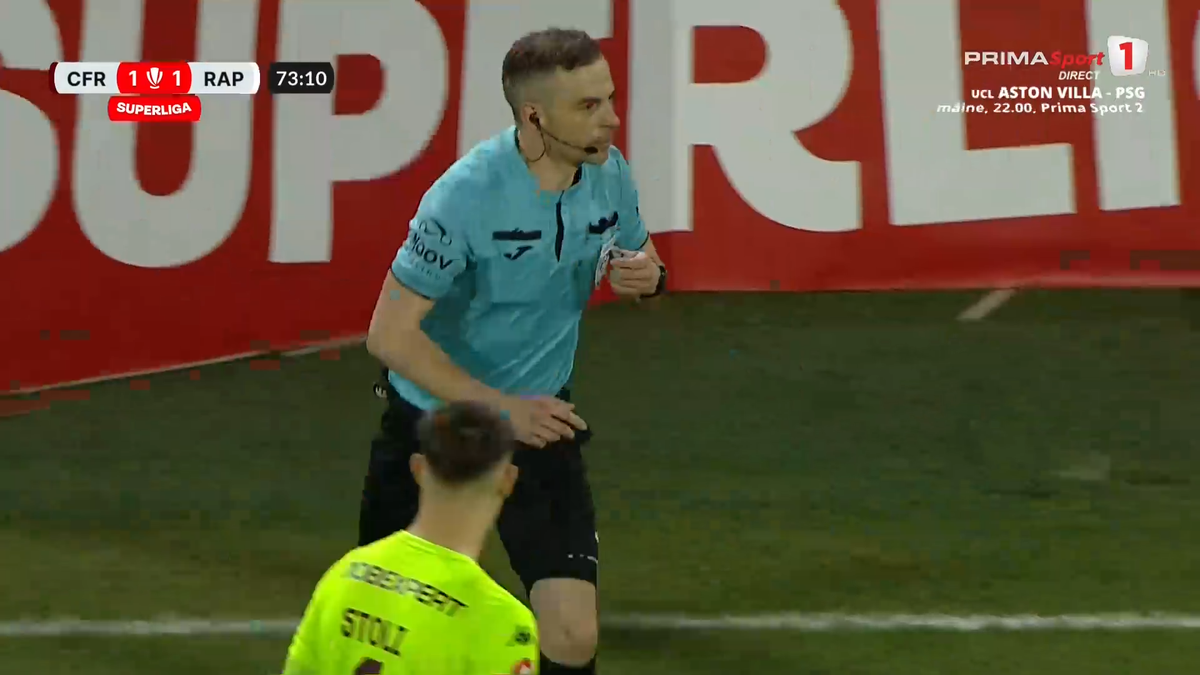 Fază controversată în CFR Cluj - Rapid » Arbitrul l-a eliminat pentru simulare în minutul 70, dar a schimbat decizia după VAR! Verdictul specialistului