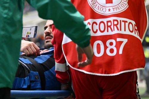 Sead Kolasinac, scos pe targă în Atalanta - Bologna 2-0 / Foto: Imago