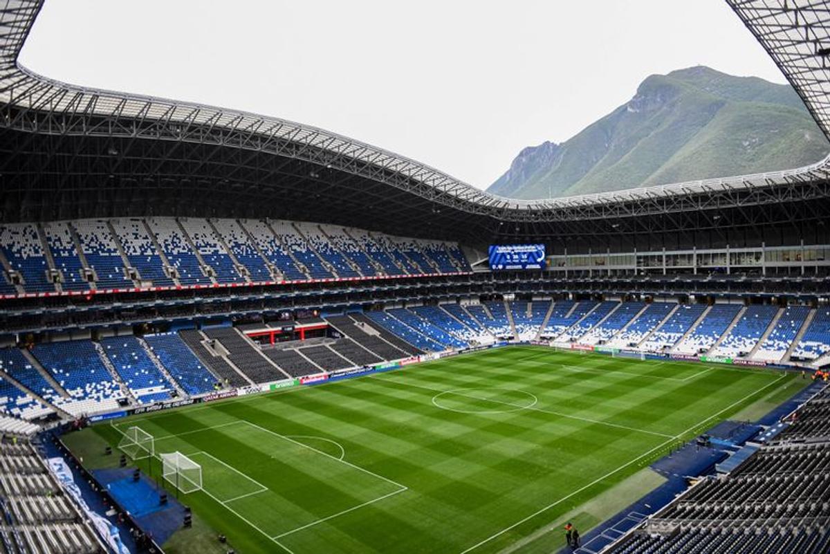 Stadioanele unice ale lumii: lângă aisberguri și vulcani sau printre trenuri  » Arena bizară dedicată regelui țării