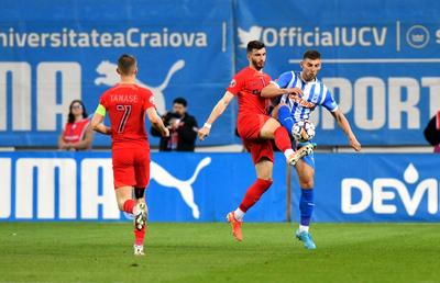 Adrian Ilie a râs de un jucător din Universitatea Craiova - FCSB: „Foarte slab!”