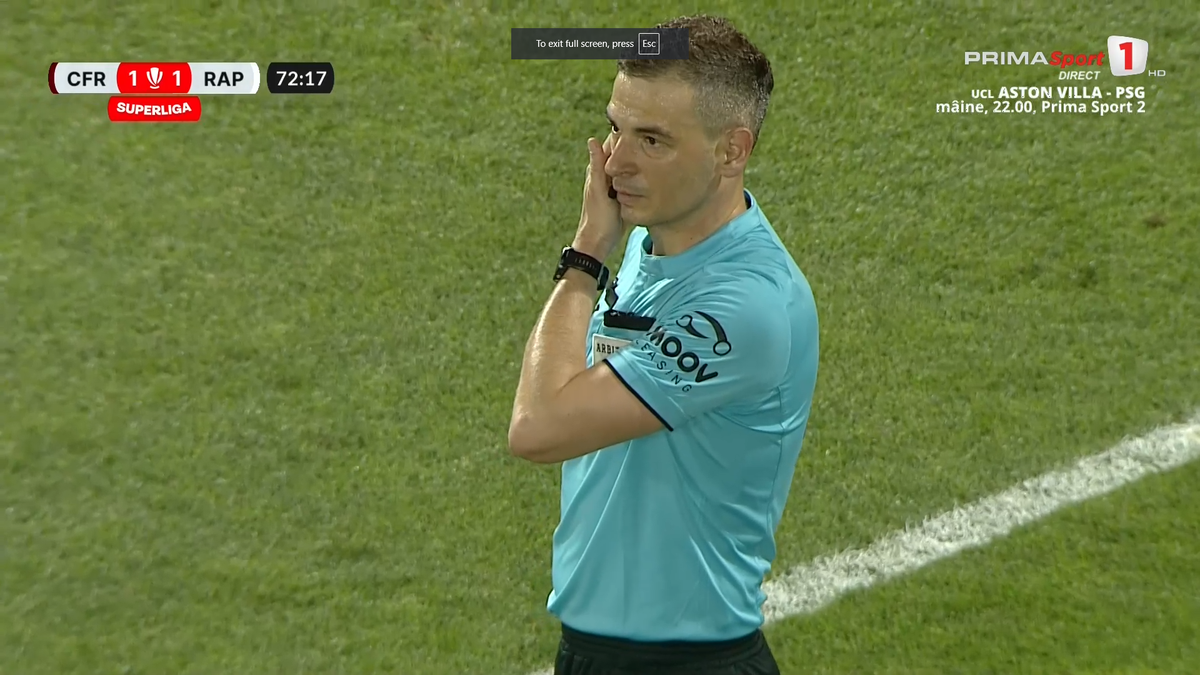 Fază controversată în CFR Cluj - Rapid » Arbitrul l-a eliminat pentru simulare în minutul 70, dar a schimbat decizia după VAR! Verdictul specialistului