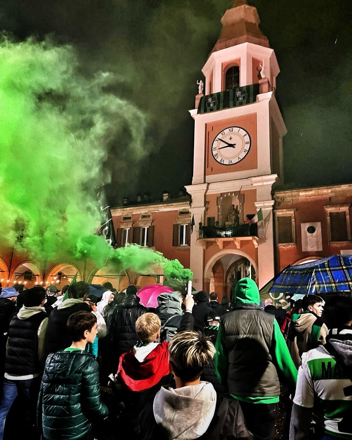 Sărbătoarea fanilor lui Sassuolo după promovarea în Serie A