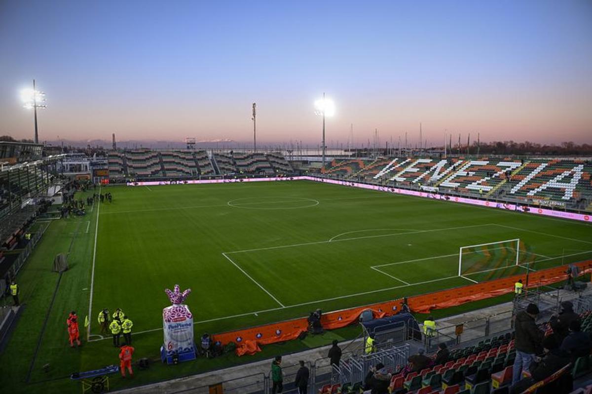 Stadioanele unice ale lumii: lângă aisberguri și vulcani sau printre trenuri  » Arena bizară dedicată regelui țării