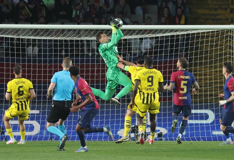 Wojciech Szczesny este foarte sigur și la mingile aeriene / Foto: Imago Mărturia tulburătoare a lui Wojciech Szczesny: „Mă dor mâinile și îmi paralizează la un moment dat. M-am săturat să sufăr!”