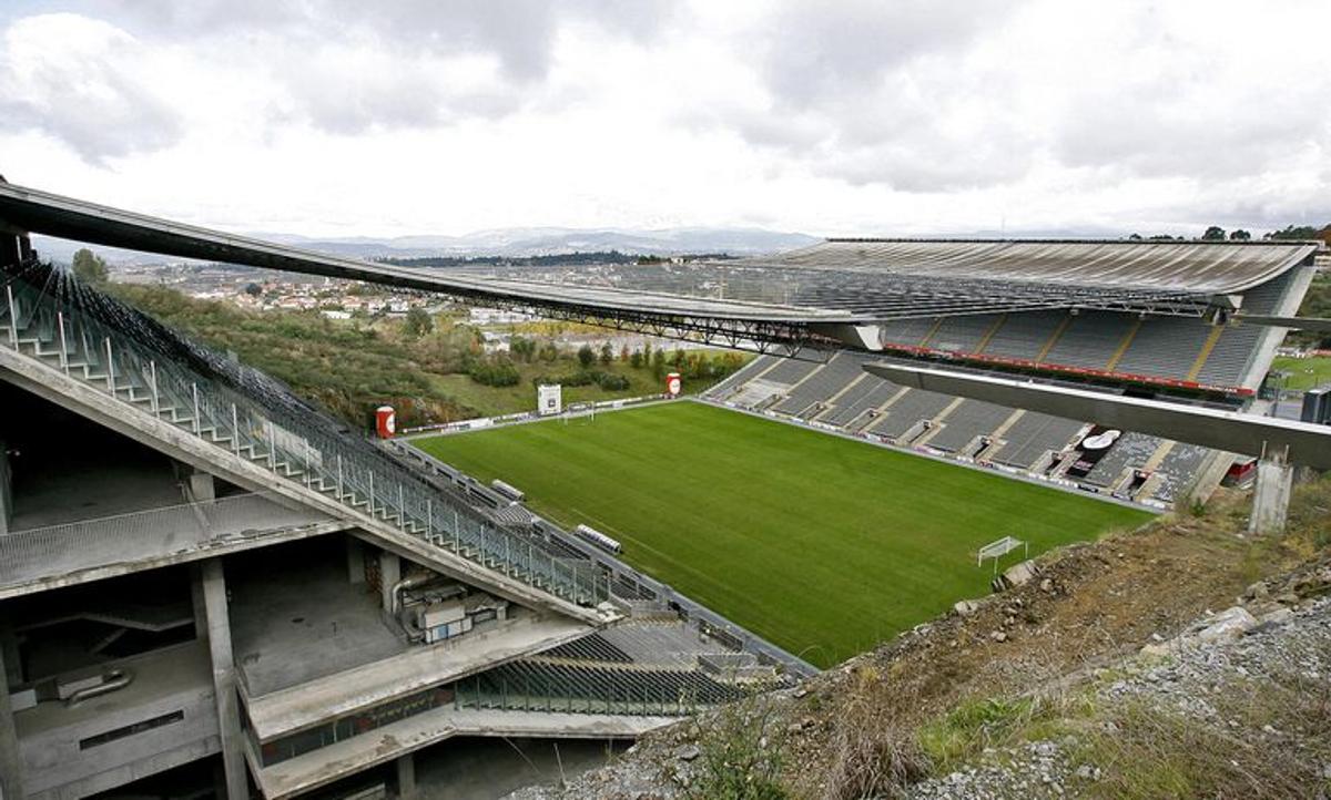 Stadioanele unice ale lumii: lângă aisberguri și vulcani sau printre trenuri  » Arena bizară dedicată regelui țării