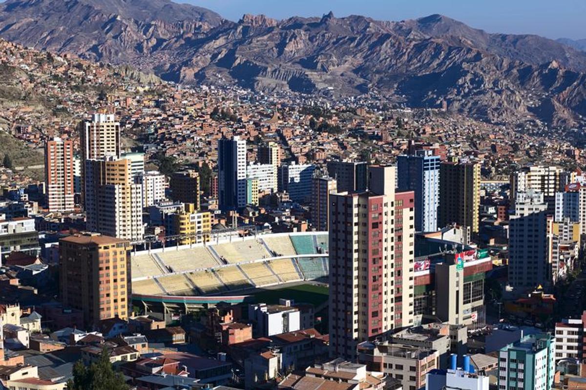 Stadioanele unice ale lumii: lângă aisberguri și vulcani sau printre trenuri  » Arena bizară dedicată regelui țării