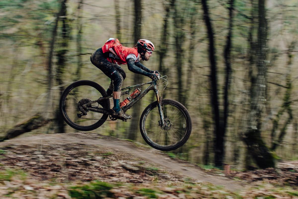 Start spectaculos de sezon în mountain bike-ul românesc: imagini memorabile de la Triada MTB Avrig 2025