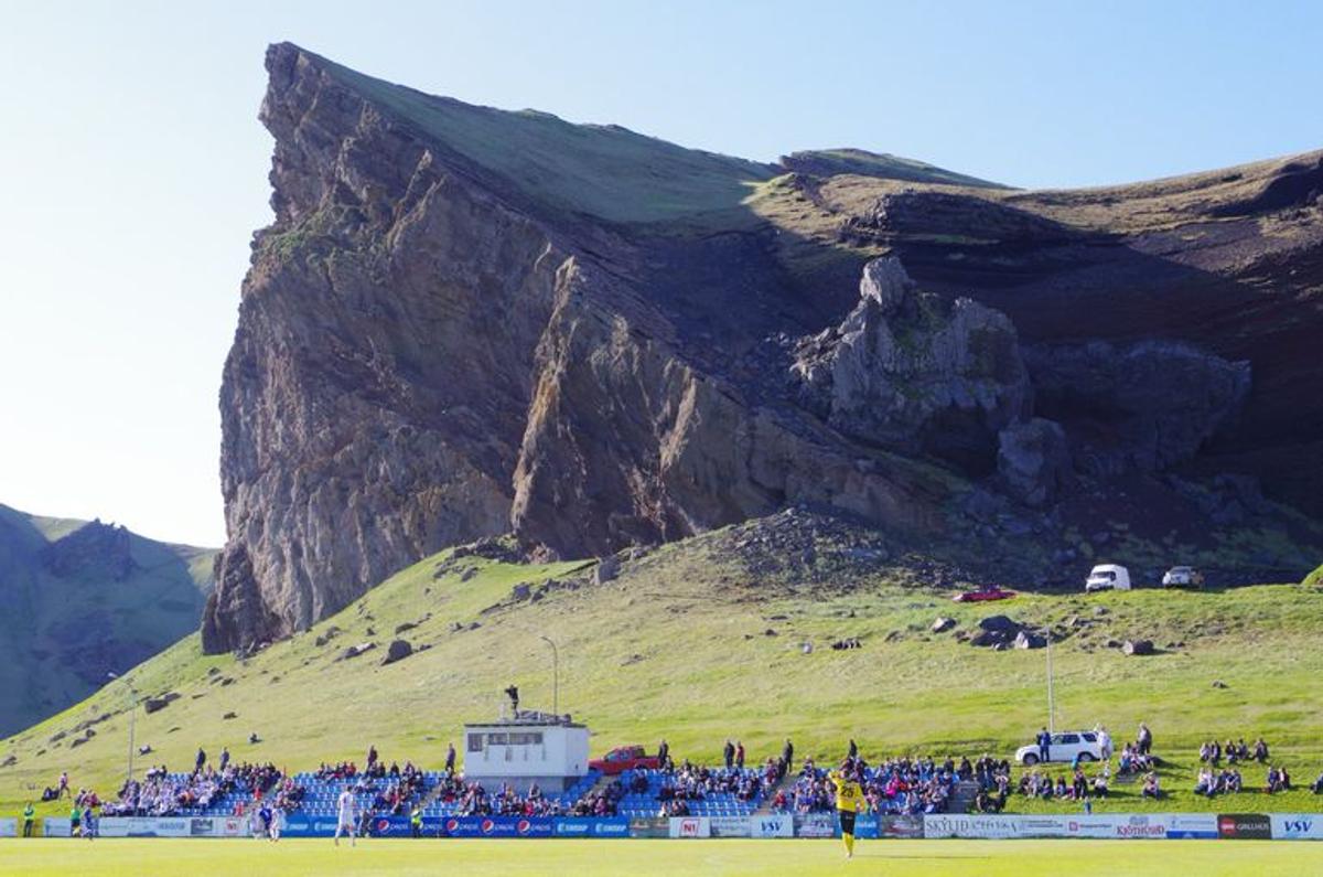 Stadioanele unice ale lumii: lângă aisberguri și vulcani sau printre trenuri  » Arena bizară dedicată regelui țării