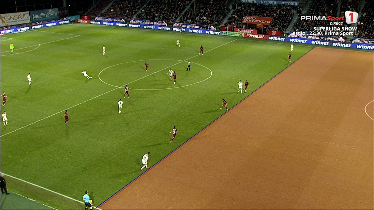Fază controversată în CFR Cluj - Rapid » Arbitrul l-a eliminat pentru simulare în minutul 70, dar a schimbat decizia după VAR! Verdictul specialistului