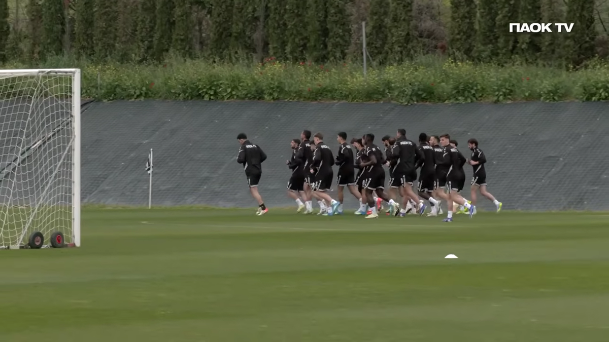 Emoție pură » Imagini de la antrenamentul lui Răzvan Lucescu: cum l-au primit fotbaliștii lui PAOK