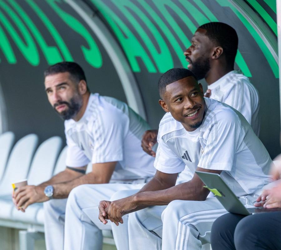 David Alaba și Dani Carvajal au privit deseori meciurile lui Real Madrid de pe banca de rezerve în acest sezon / Foto: Imago Doi pleacă, doi revin la vară » Real Madrid are deja primele mutări pe piața transferurilor