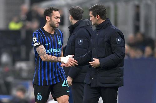 Hakan Calhanoglu are 28 de meciuri jucate sub comanda lui Cristi Chivu la Inter, reușind 10 goluri și 6 assisturi / Foto: Imago