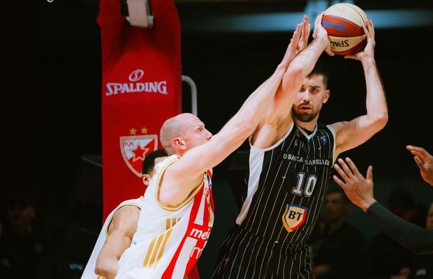 U-BT Cluj-Napoca, joc bun pe terenul Stelei Roșii Belgrad, dar înfrângere previzibilă » Alb-negrii și-au aflat adversara din playoff-ul ABA
