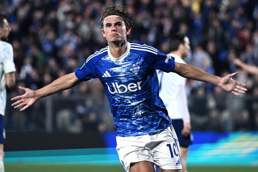 Nico Paz a fost cel mai bun jucător al lui Como și în meciul pierdut cu Inter (3-4) / Foto: Imago Doi pleacă, doi revin la vară » Real Madrid are deja primele mutări pe piața transferurilor