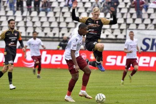 Sar scântei în Liga 2! Sursă foto: GSP