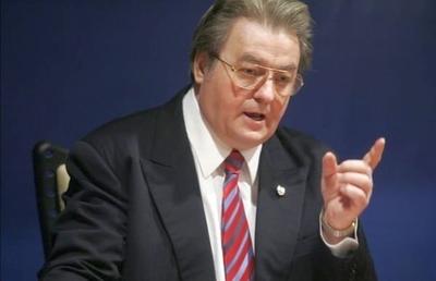 72 de ani de la înființarea lui Dinamo » Poezia inedită dedicată de stelistul Vadim Tudor „câinilor”: „Sus fruntea, Dinamo!” + ce s-ar fi întâmplat la finala din 1988